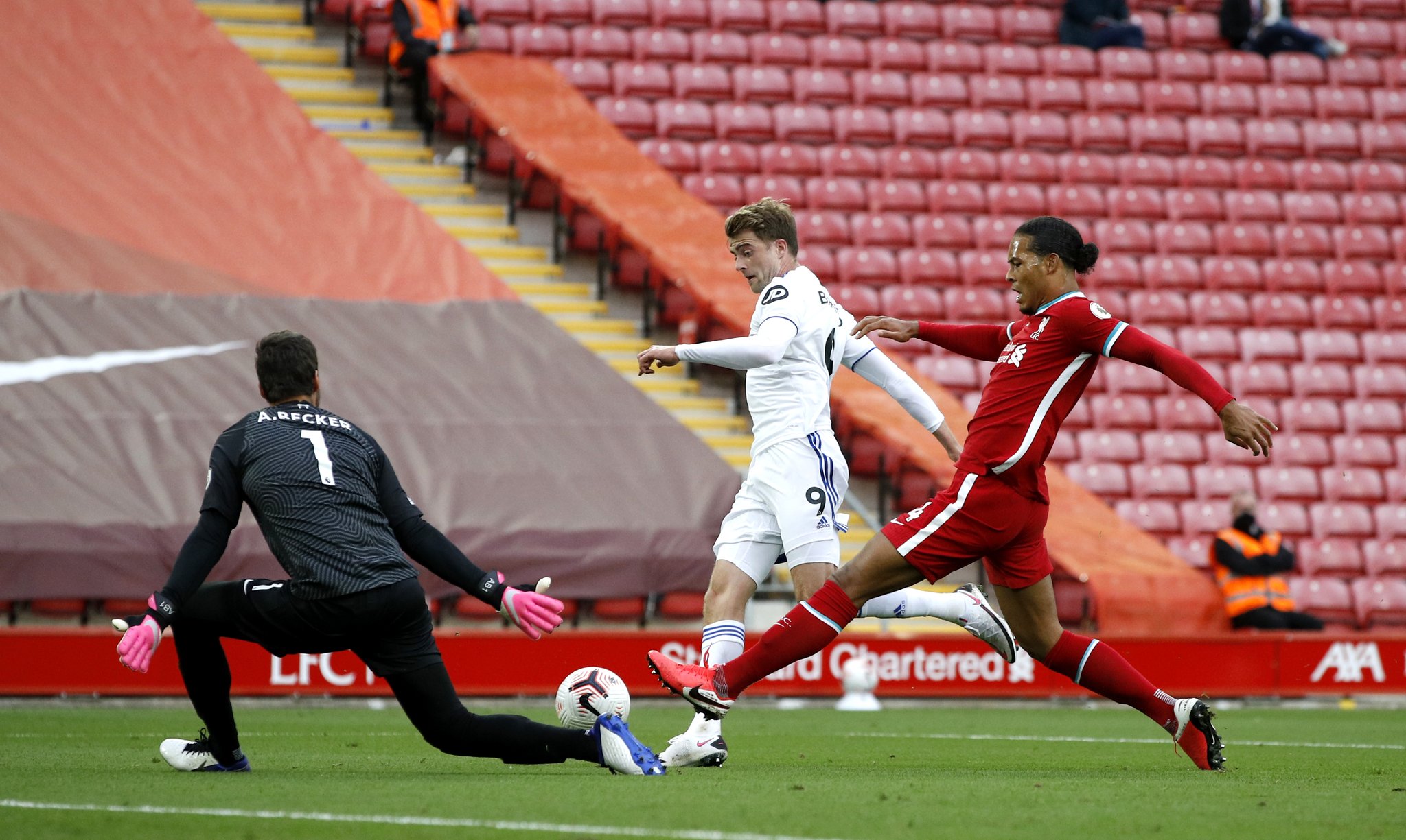 瑞典超半场：霍夫、塞利纳造杀机，索尔纳暂0-0尤尔加登.